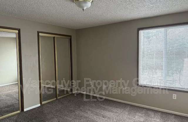 5415 Northeast 34th Street Unit: B Gallery 3