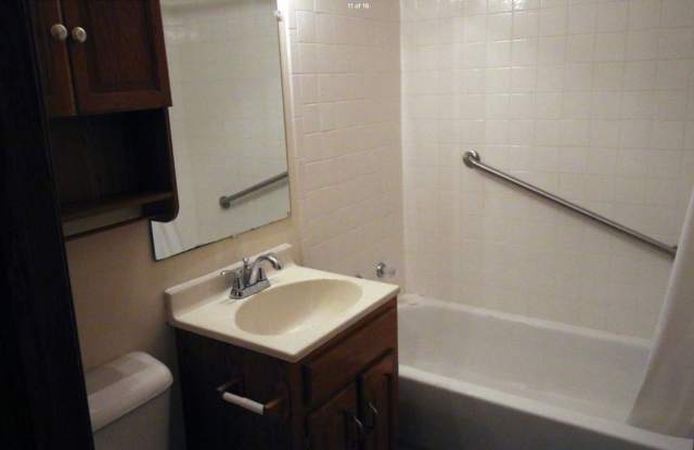 Charming 2BR House in Old Town Bellevue Gallery 4