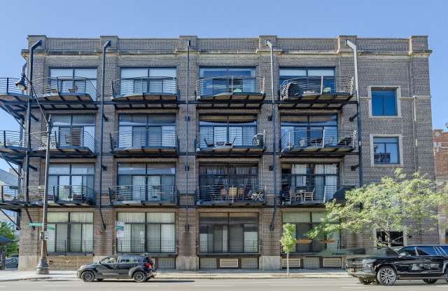 2735 W Armitage Avenue photos photos