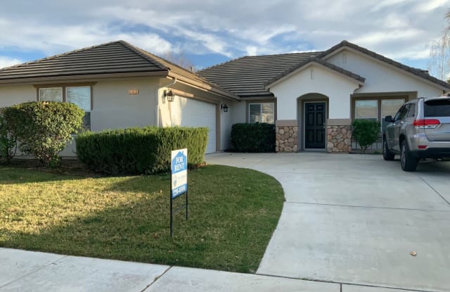 2668 Vineyard Circle - 2668 Vineyard Circle, El Paso de Robles, CA 93446