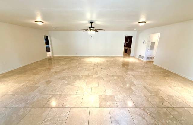 *MOVE IN SPECIAL* 4 Beds + 4.5 Baths | Hollywood Park | Outdoor Kitchen + 2-Car Garage! Gallery 3