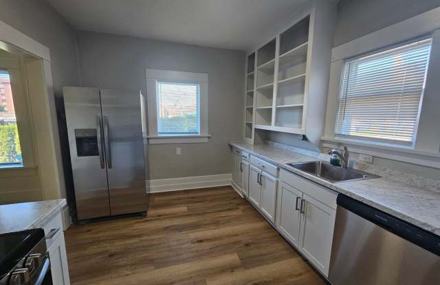 Promo-$1000 gift card, at Move in. 3-bedroom home located in the heart of Fairhaven! Gallery 4