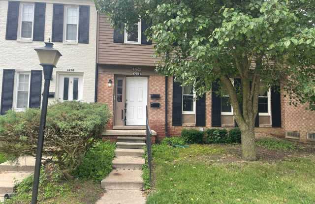Chapel Hill Condo, 2 bedrooms, 1 bathroom, extra storage, washer/dryer, balcony, updated kitchen Gallery 1