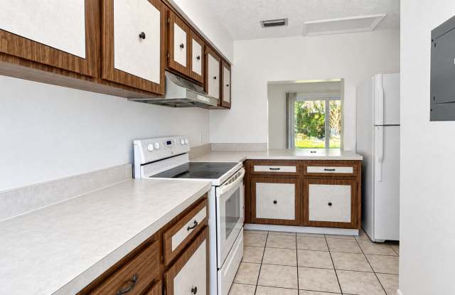 Spacious 2 Bedroom, 2.5 Bath Townhome with Community Pool – Melbourne Gallery 4