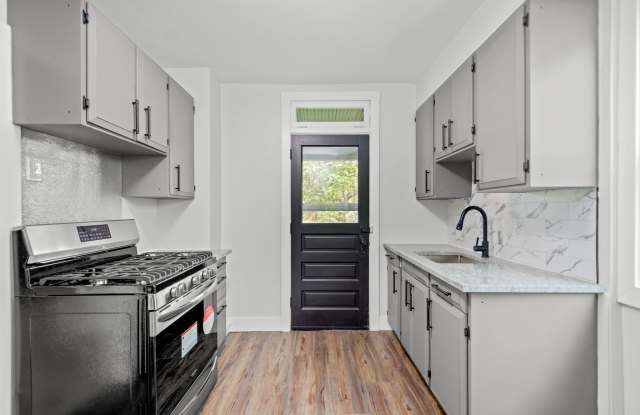 Beautiful 3 bedroom home in Beechview available March 15! photos photos