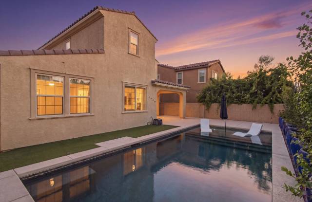 INSPIRADA- HEATED POOL- SOLAR- EV CHARGING- NEWLY REMODELED- 1ST LVL BED & BATH- 4 BED PLUS DEN/OFFICE & LOFT Gallery 3
