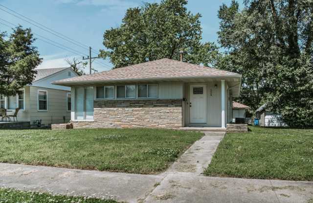 326 S McConnell Avenue - 326 Mc Connell Avenue, Joplin, MO 64801
