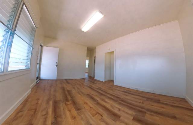 2173 Hillcrest Street Gallery 3