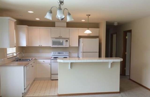 Wonderful Redmond Home with Large Fenced Backyard! Gallery 3