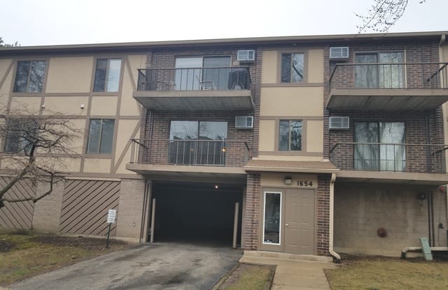 1654 Ishnala Drive - 1654 Ishnala Drive, Naperville, IL 60565