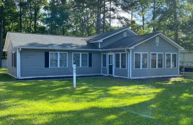 Charming cottage in Bath with water view! - 782 Pinecrest Road, Beaufort County, NC 27808