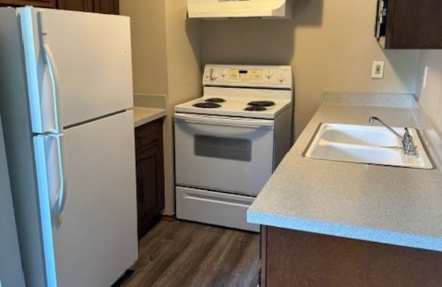 22100 East Eleven Mile Road - 22116 - 22100 East 11 Mile Road, St. Clair Shores, MI 48081