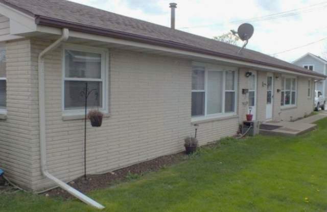 557 E Division Street unit: 4 - 557 East Division Street, Lockport, IL 60441