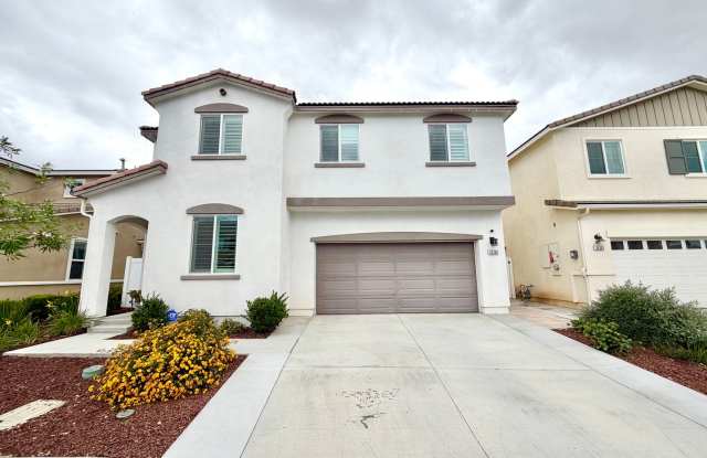 Modern 5 Bedroom 3 Bathroom Home in Tierra Del Sol with INCLUDED Solar & Low-Maintenance Living photos photos