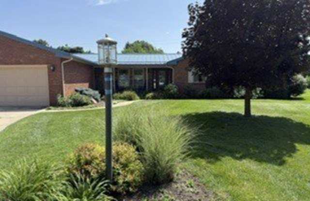 3002 Meadowbrook Court Gallery 1