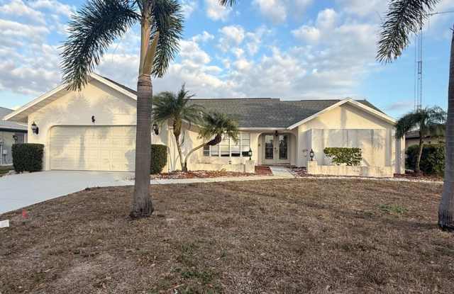 Stunning Furnished Pool him on Accessible Canal photos photos