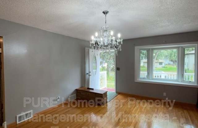 4436 2 1/2 St NE Gallery 3