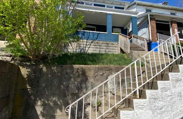 AVAILABLE AUGUST - Traditional 3+ Bedroom Home Located in Mt. Washington! - 405 Edgemont Street, Pittsburgh, PA 15211