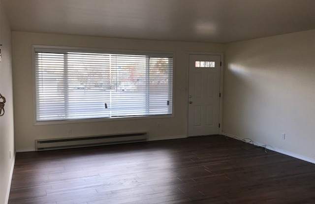 Three bedroom/Two bath home with huge yard | Available Mid-November Gallery 4