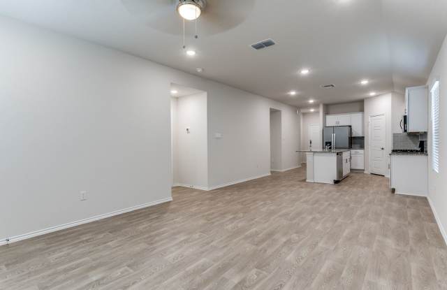 New Home for lease 4/2/2 Gallery 3