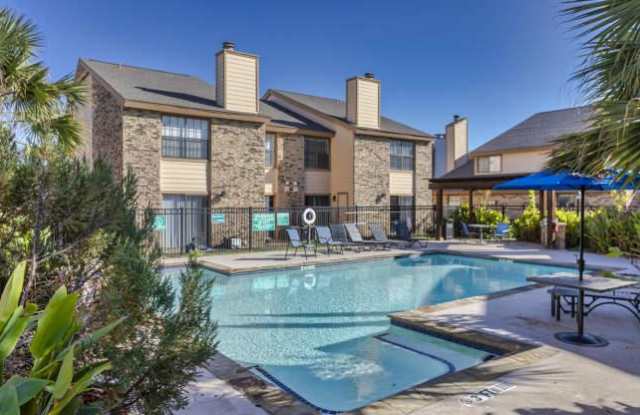 Huntington Cove Townhomes - 14802 Enterprise Drive, Farmers Branch, TX 75234