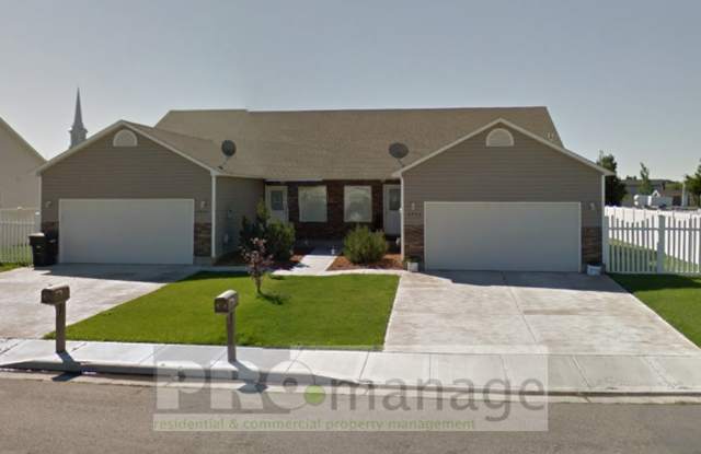 4 Bed, 3 Bath Town Home w/ 2 Car Garage - Ammon - 2944 Glenn Cove Court, Ammon, ID 83406