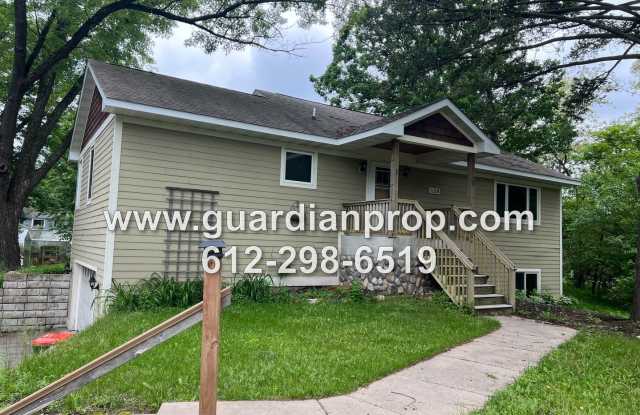 Mahtomedi House Available Now on Secluded Wooded Lot, Open Floor Plan, Master Suite, 2 Fireplaces, Deck photos photos