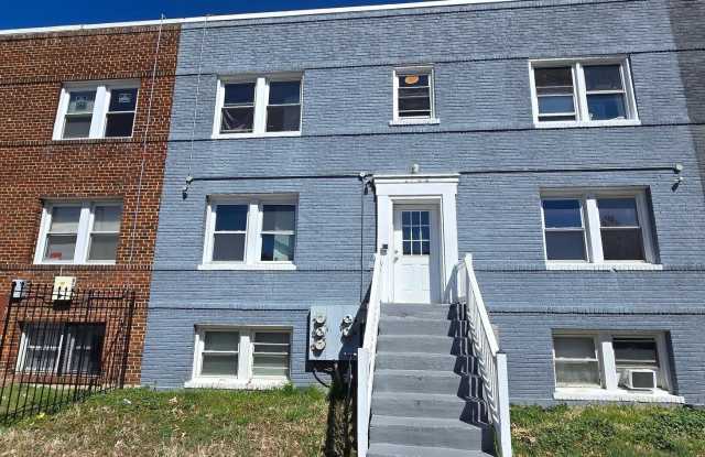 1702 GALES Street NE unit: 3 photos photos