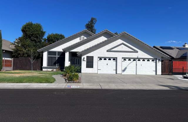 Freshly Updated 3BD/2BA Home with Bonus Room, 3-Car Garage & Fenced Backyard Gallery 4