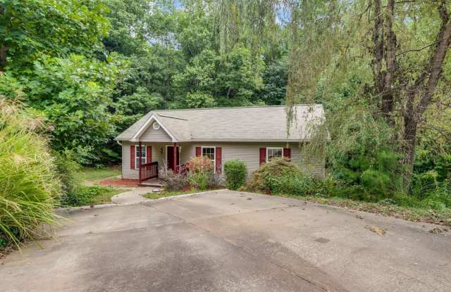 East Asheville 3-Bedroom Home in Haw Creek Heights Gallery 1