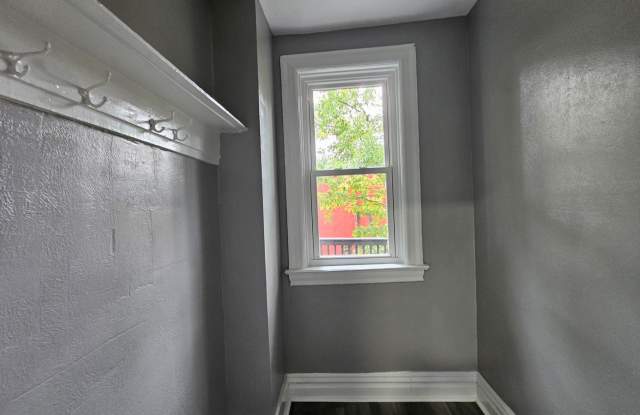 Fully updated 3 Bedroom 1 Bath Apartment for rent in Beechview! Gallery 4