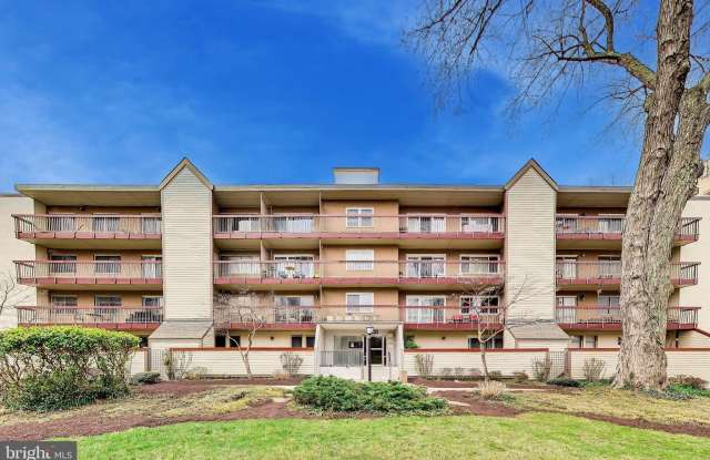 7420 LAKEVIEW Drive unit: W205 photos photos