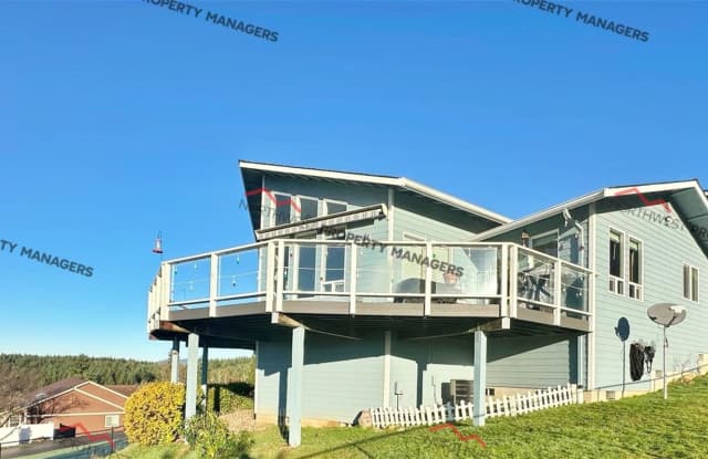 STATUS: *AVAILABLE* R311 | $2195.00 + $150.00 FLAT RATE W/S + $50.00 HOA FEE photos photos