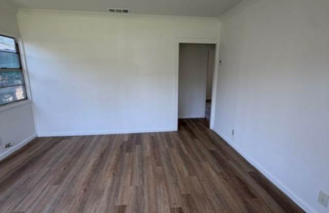 Remodeled 2 Bedroom 1 Bath- East Waco Gallery 3