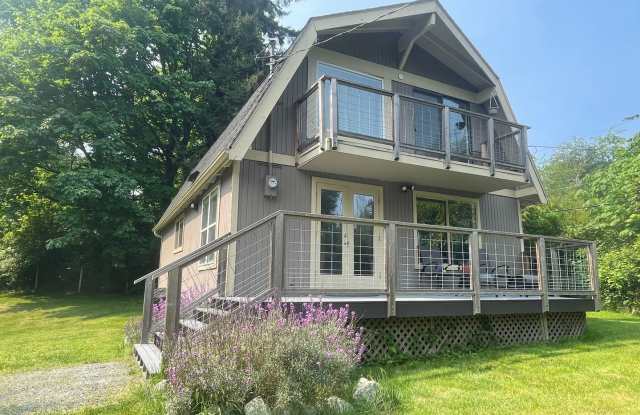 Nicely Maintained Clinton Home with Upgrades and Fenced Yard! photos photos