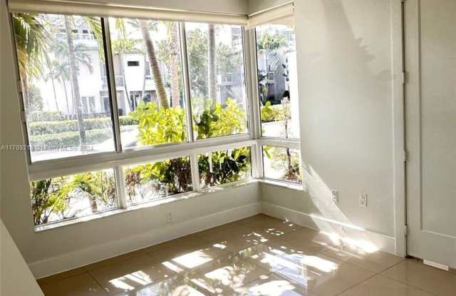 10471 NW 66th St photos photos