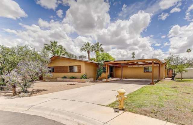 MUST SEE 5 BED/3 BATH TEMPE HOME ON ENORMOUS CUL-DE-SAC LOT! - 137 East Fremont Drive, Tempe, AZ 85282