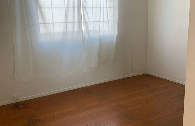 1425 E 22nd St Gallery 4