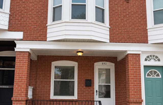 892 SOUTH Street Gallery 1