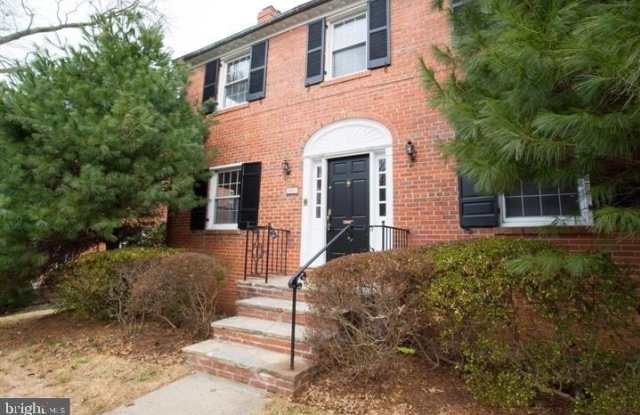 1667 PRIMROSE Road NW photos photos