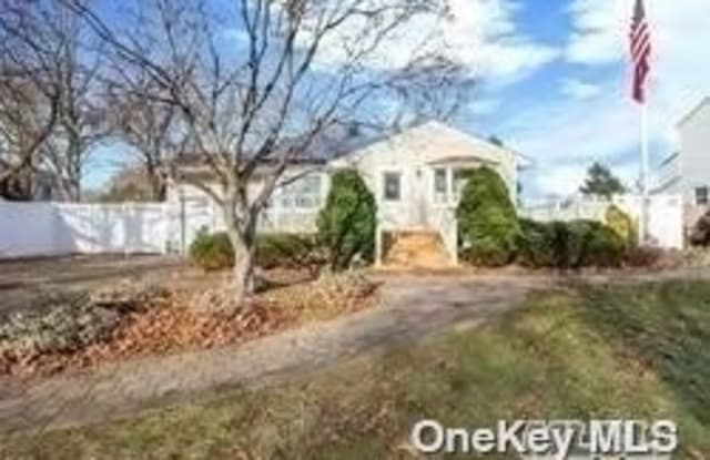 4 Thistle Lane - 4 Thistle Lane, Kings Park, NY 11754