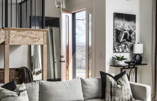 Urban City Living with roof top deck! Gallery 3