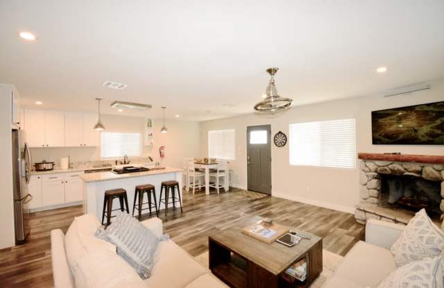 921 W Aeroplane Gallery 2