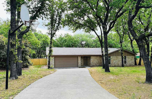 NO HOA - 4/2 Large Privacy Fenced Yard, Acton Side of Granbury Gallery 3