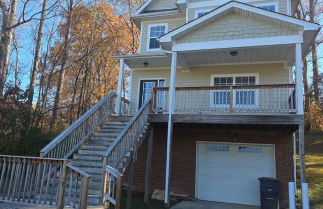 3-Bedroom Home in the Heart of Cookeville – Available Now! - 820 South Walnut Avenue, Cookeville, TN 38501
