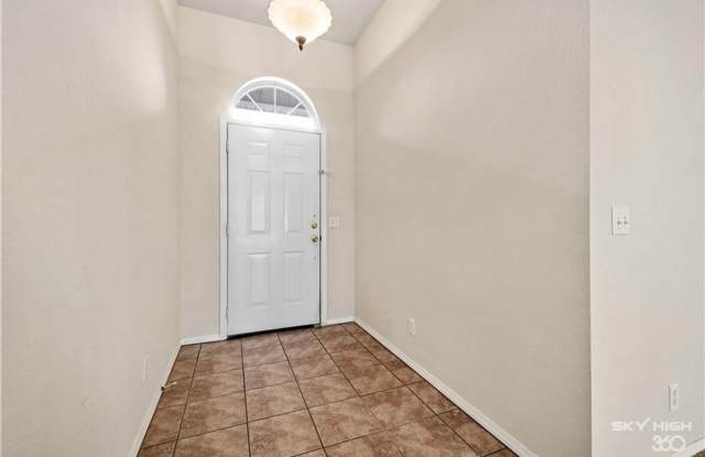 Spacious Split Floorplan with a Private Backyard in an Unbeatable Location! Gallery 4