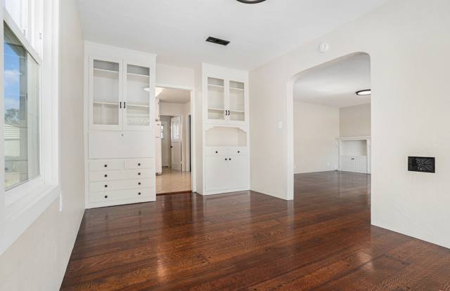 215 Central Ave - 2 bedroom | 1.5 bath | Single family home Gallery 4