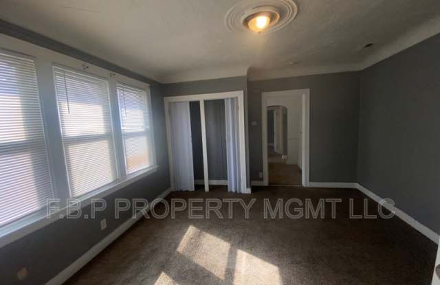 3831 Waverly St Gallery 2