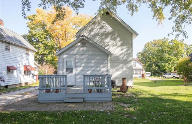 532 Sherman Ave Se - 532 Sherman Avenue Southeast, Niles, OH 44446