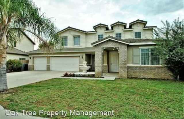 2966 Robinwood Avenue - 2966 Robinwood Avenue, Clovis, CA 93611